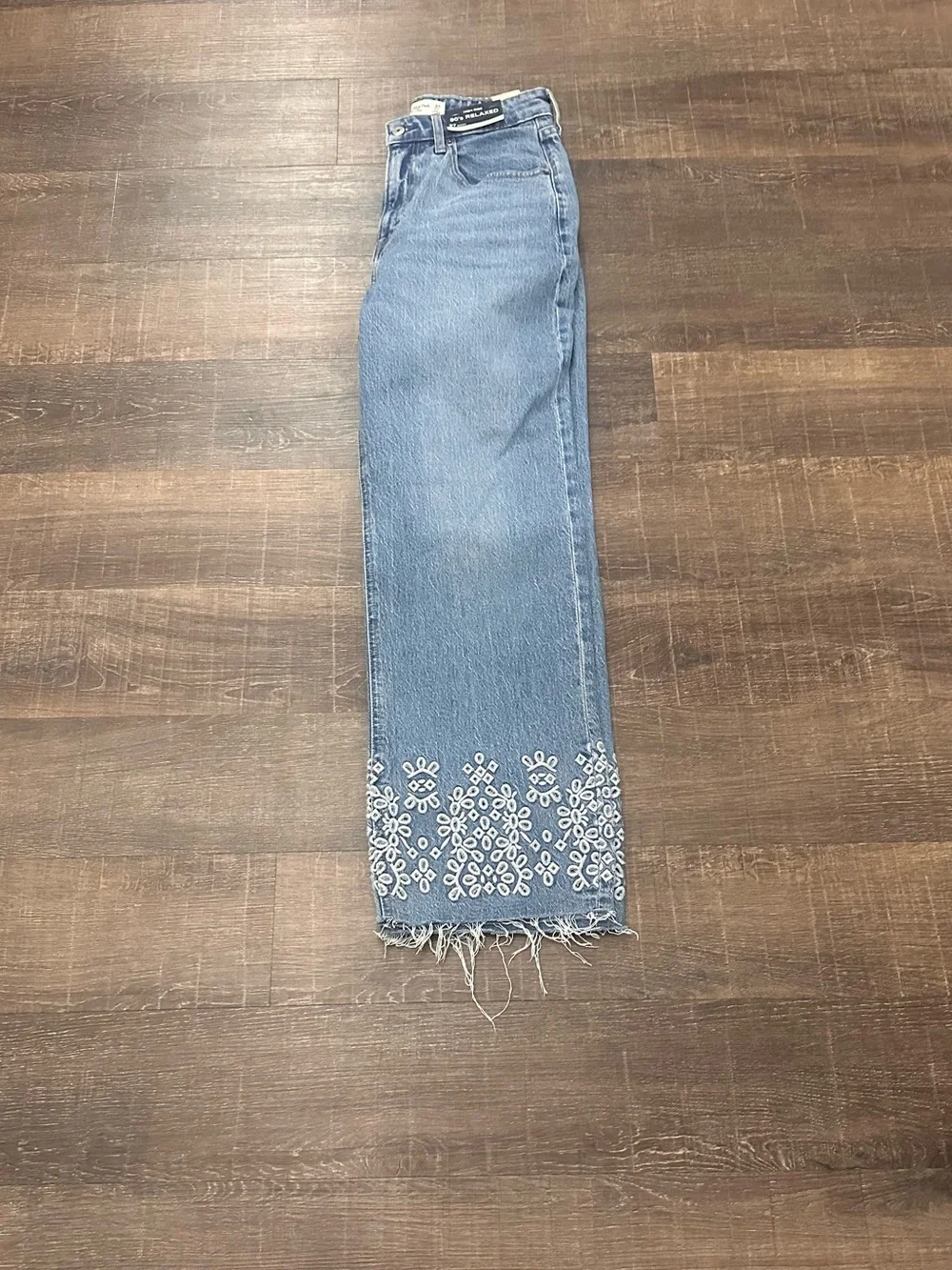 Abercrombie & Fitch Curve Love 90s Relaxed Cutwork Embroidered Jeans Size 27